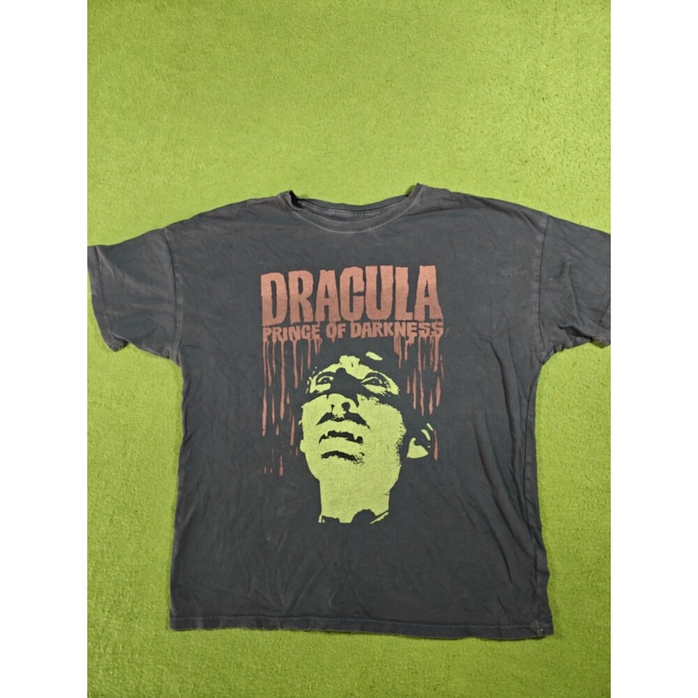 New Dracula Prince of Darkness Mens 1966 Throwback Vintage T-Shirt Medium